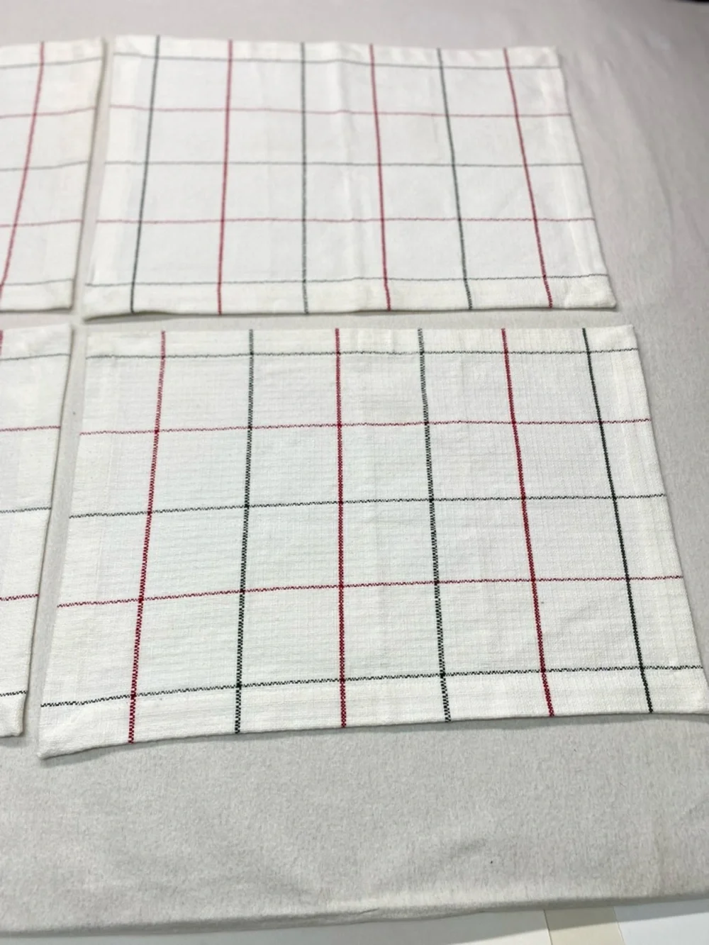Split P Set of 4 Christmas Windowpane Placemats White Red Green Everyday Holiday